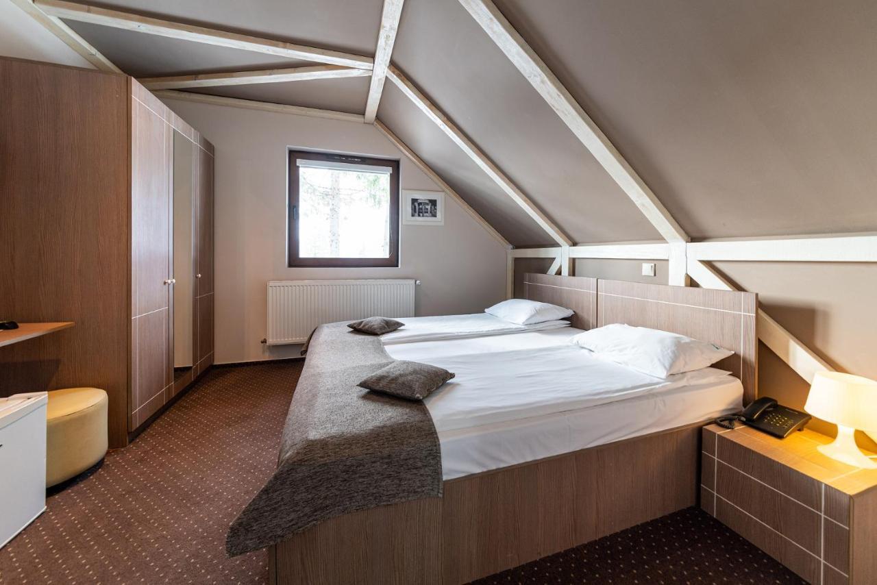Complex Hotelier Cota O Mie Sinaia Buitenkant foto